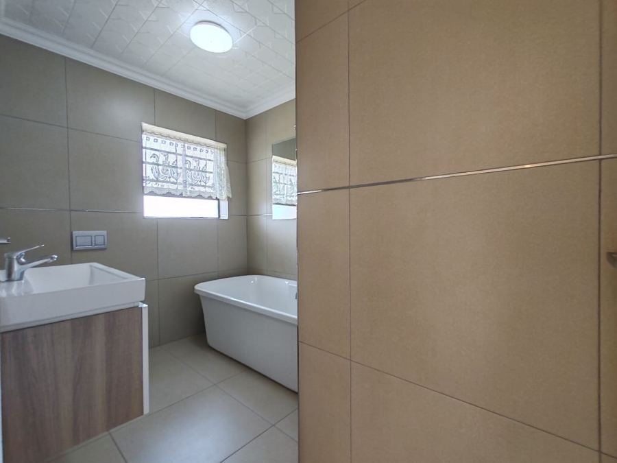  Bedroom Property for Sale in Sherwood Eastern Cape